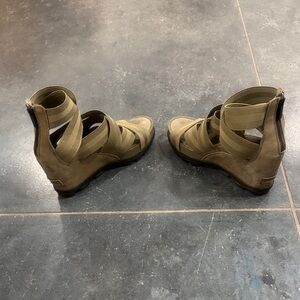 Sage Sorel Wedges with Stretchy Straps